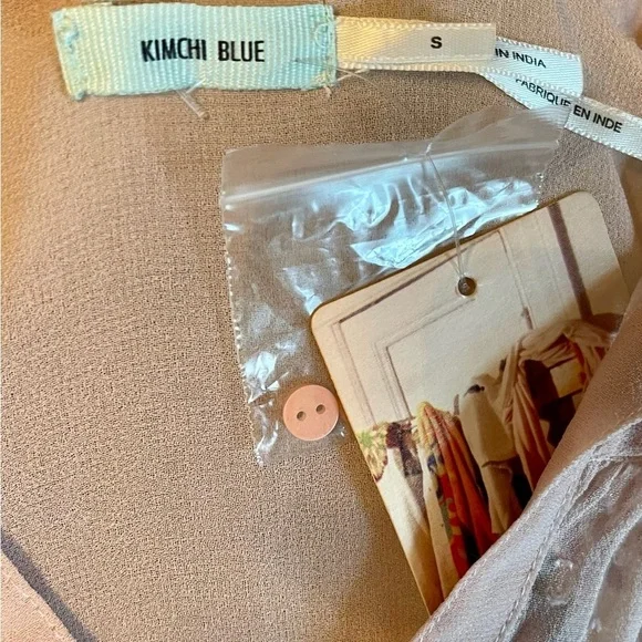 NWT KIMCHI BLUE for Urban Outfitters sheer Swiss dot top w side slits blush/pink - Picture 7 of 8